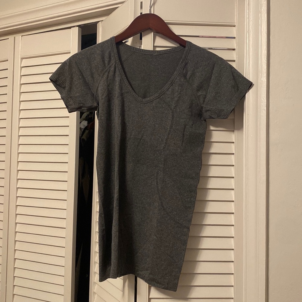 Lululemon v neck short sleeve swiftly